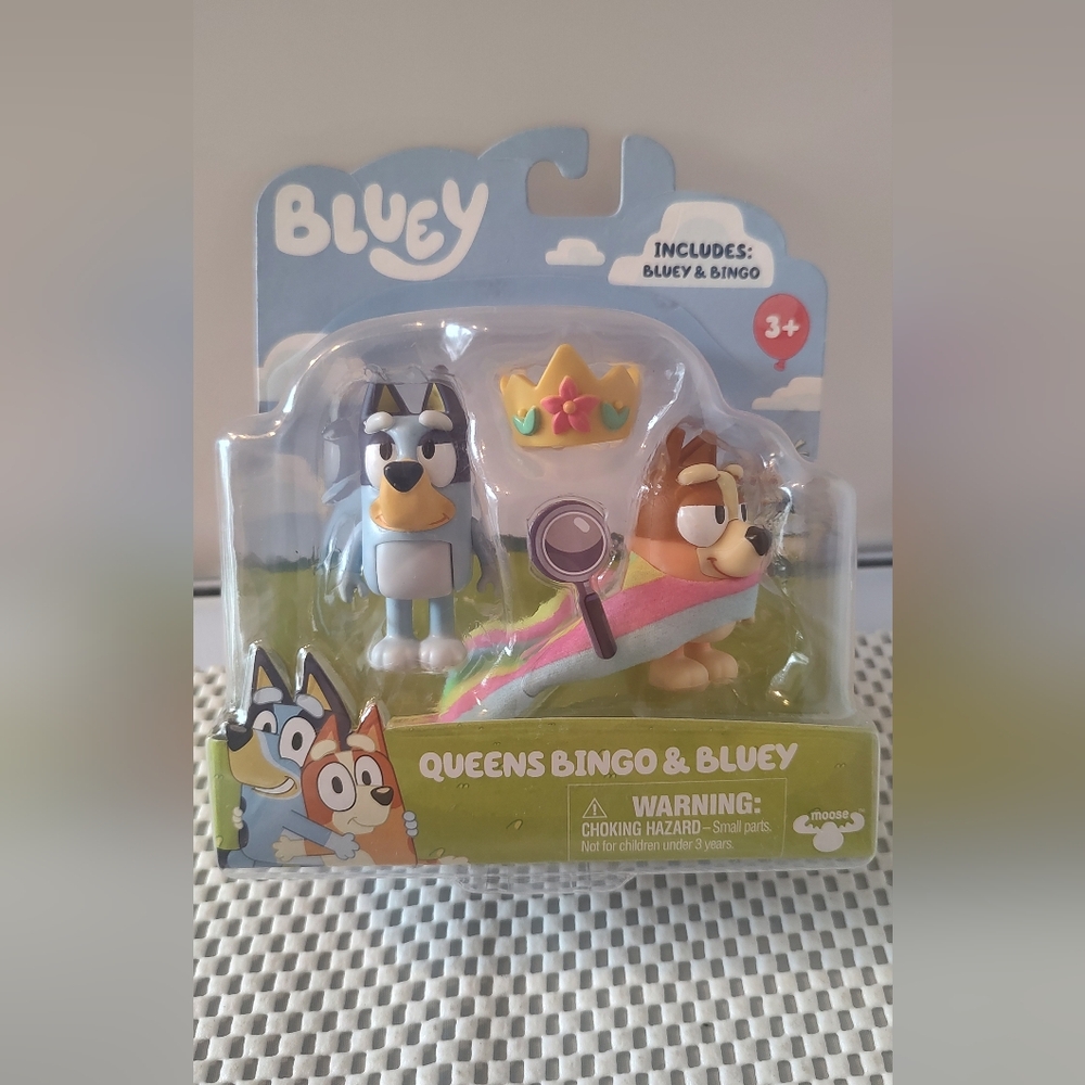 Bluey Cartoon Queens Bingo & Bluey Figures NWT